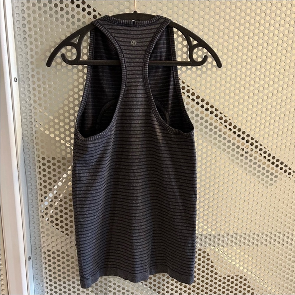 Lululemon Run Swiftly Tech Tank Size 4 In Striped… - image 3